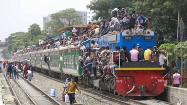 Zderzenie pociągów w Bangladeszu. Nie żyje 15 osób