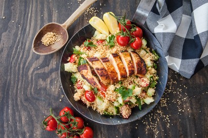 Recept: szaftos, omlós csirkemell sárgarépás kölessel - így készítsen egészséges ünnepi menüt