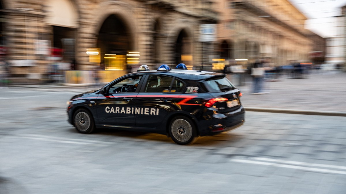 Un român și un italian s-au dat drept carabinieri și au înșelat o femeie cu 50.000 de euro, la Genova