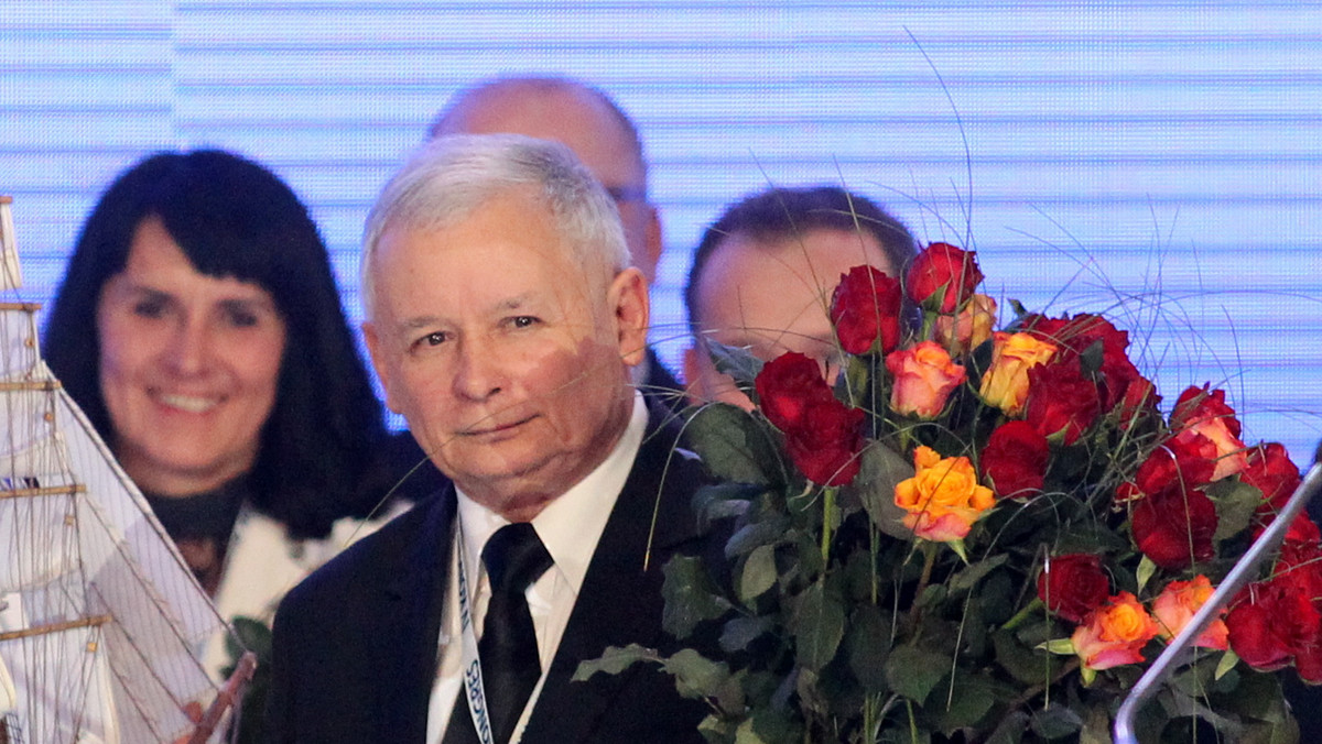 Lech Kaczyński został pośmiertnie honorowym obywatelem Jastrzębia Zdroju (Śląskie). Decyzję w tej sprawie jastrzębscy radni podjęli w czerwcu. Dziś brat zmarłego prezydenta, Jarosław Kaczyński, odebrał wyróżnienie podczas kongresu PiS w Sosnowcu.