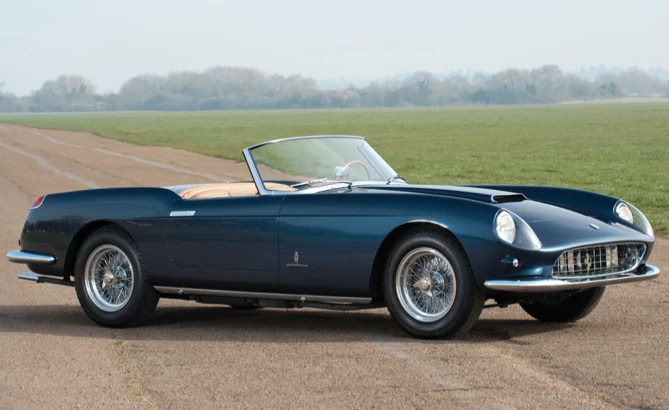 O milion euro tańsze okazało się Ferrari 250 GT Cabriolet serii I z 1959 r. Wylicytowano je za 4 704 000m euro (ok. 20 mln. zł).