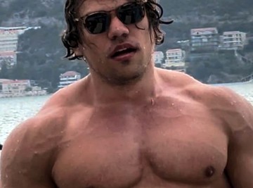 Sin našeg pevača POKAZAO BRUTALNO TELO, ženama PALE VILICE: Zgodni Beograđanin je tiha patnja lepšeg pola, ne izbija iz teretane