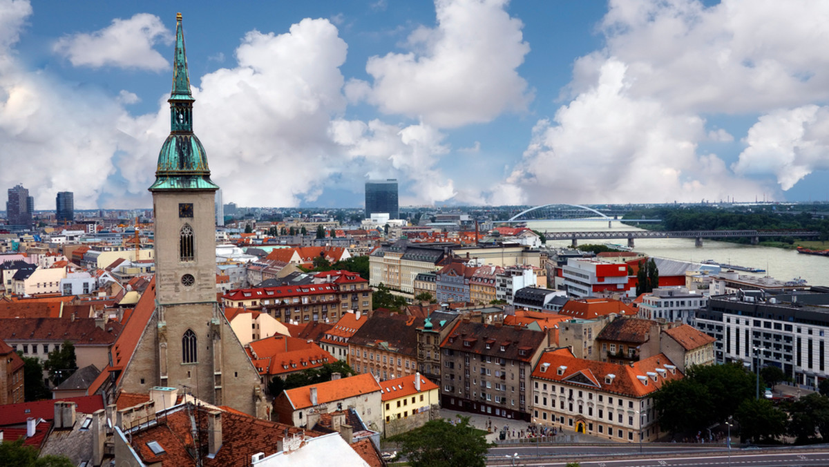 W nadchodzących miesiącach odbędą się dwa szczyty 27 państw UE bez Wielkiej Brytanii; najbliższe spotkanie w Bratysławie ma ustalić listę spraw do załatwienia przed 60. rocznicą zawarcia Traktatów Rzymskich, która odbędzie się w marcu - podało źródło unijne.