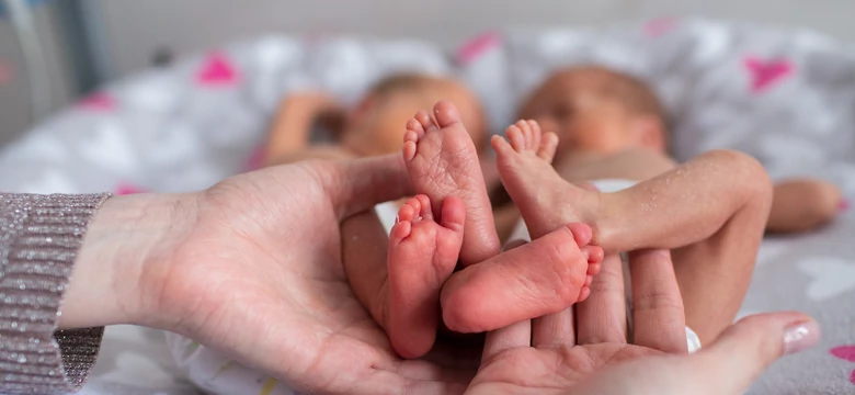 Poznań: Ponad 150 dzieci urodziło się dzięki programowi in vitro, w tym 20 par bliźniąt