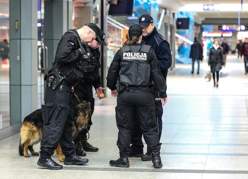 Zarobki policjantów w 2019 r. - ile zarabia dzielnicowy, ile zarabia detektyw?