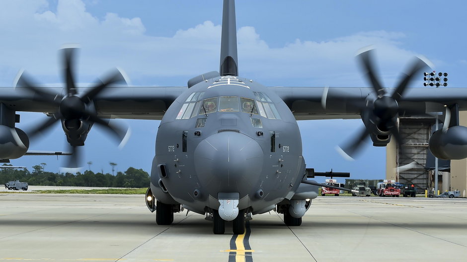 Po wycofaniu AC-130H, U i W obecnie w arsenale AFSOC znajduje się 31 egz. AC-130J Ghostrider. Uzbrojenie strzeleckie tworzy działko GAU-23/A (Mk 44 Bushmaster II) kal. 30 mm i haubica M102 kal. 105 mm