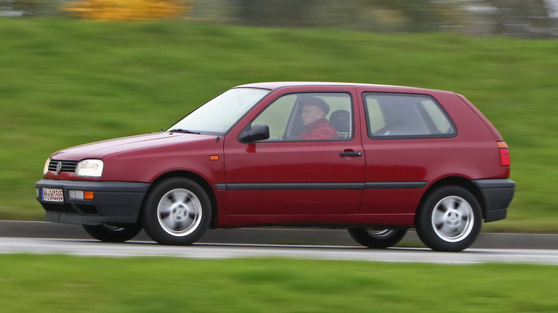 2. Volkswagen Golf III (1991-97). Polecamy: 1.6/75 KM i 1.8/90 KM