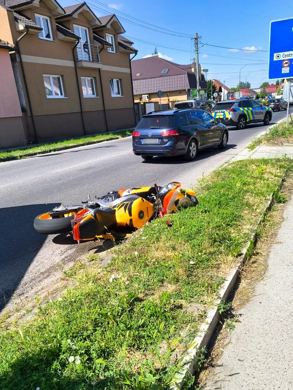 Motocyklista v okrese Nové Zámky po pokuse ujsť policajtom skončil v nemocnici.