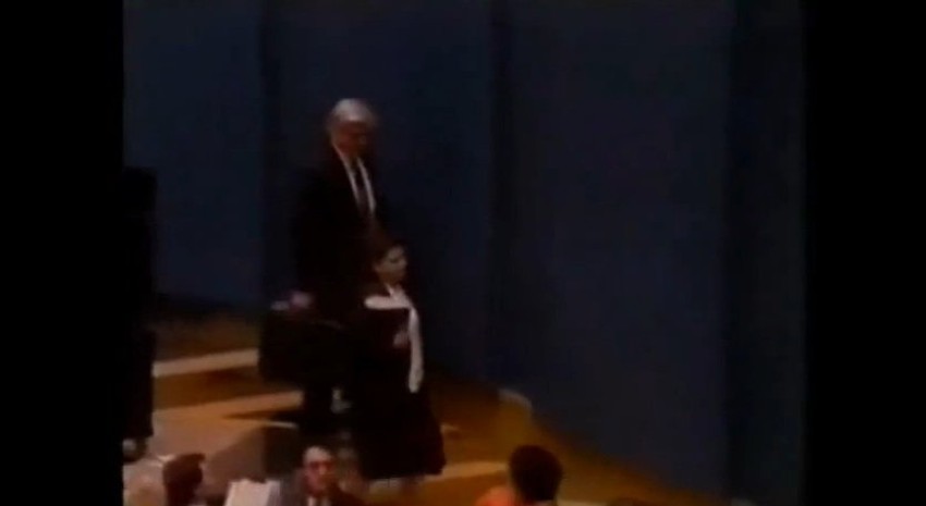 Milan Kučan napušta Kongres SKJ