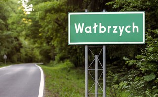 Wałbrzych: Rada miasta przyjęła uchwałę o obowiązkowym szczepieniu przeciw COVID-19