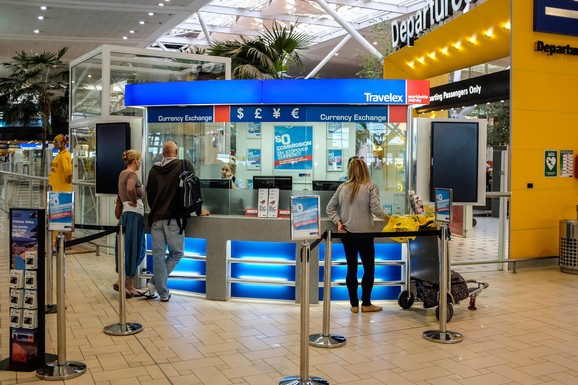 Jedna valuta jača zbog krize na Bliskom istoku: Iako cena nafte skače, to im nimalo ne smeta