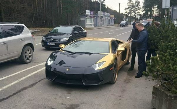 Nowe życie złotego Lamborghini Aventador na Litwie?