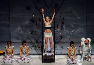 Wakar: „Y” Passiniego i hipnotyczny, i manieryczny