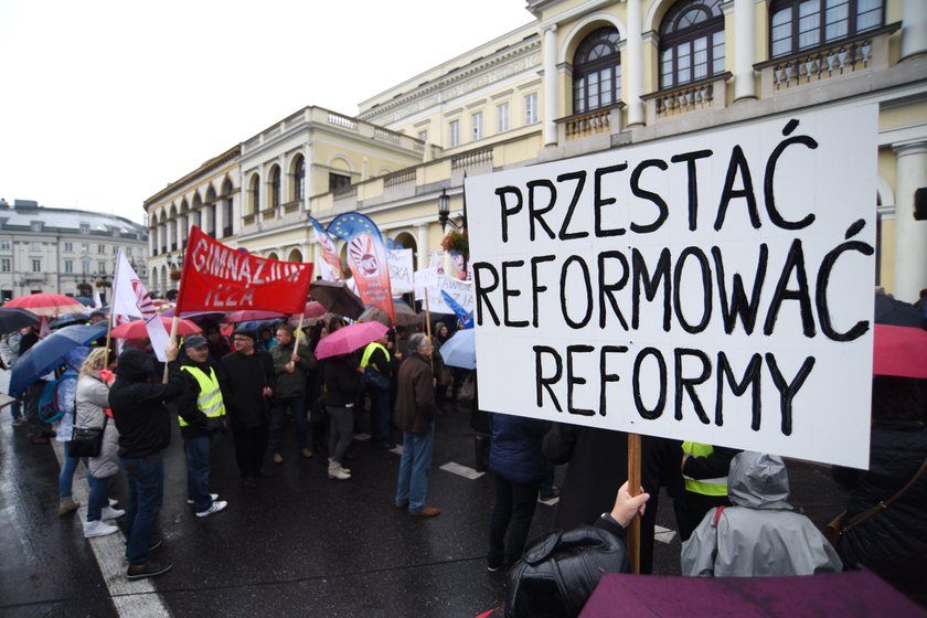 Nauczyciele żądają podwyżek