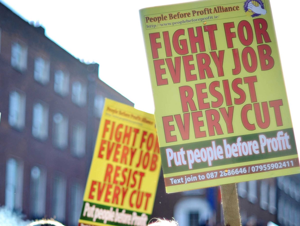 Protesty przeciw cięciom oszczędnościowym w Irlandii