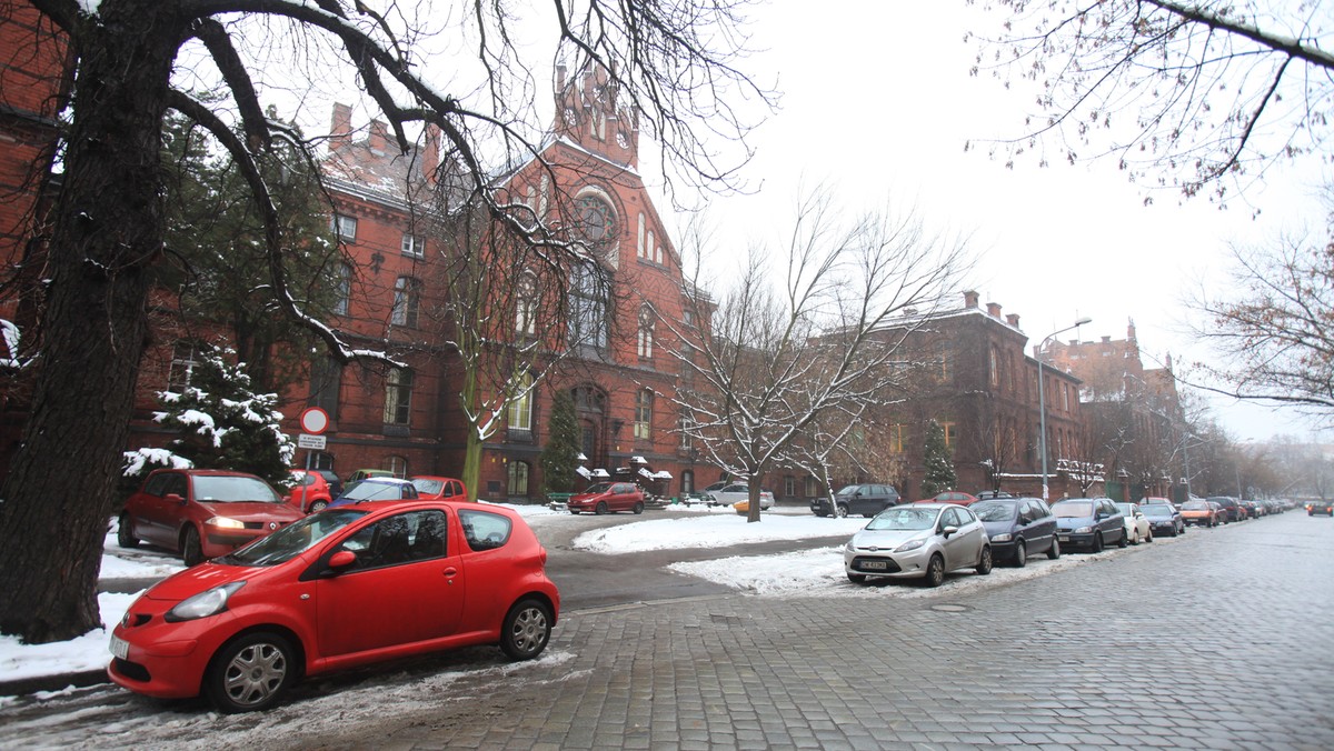 Od trzech dni w klinice pediatrii i chorób infekcyjnych przy ul. Chałubińskiego we Wrocławiu leczona jest 8-letnia dziewczynka chora na odrę. Jej stan jest poważny. Choroba dziewczynki jest pierwszym przypadkiem odry we Wrocławiu od 2012 roku.