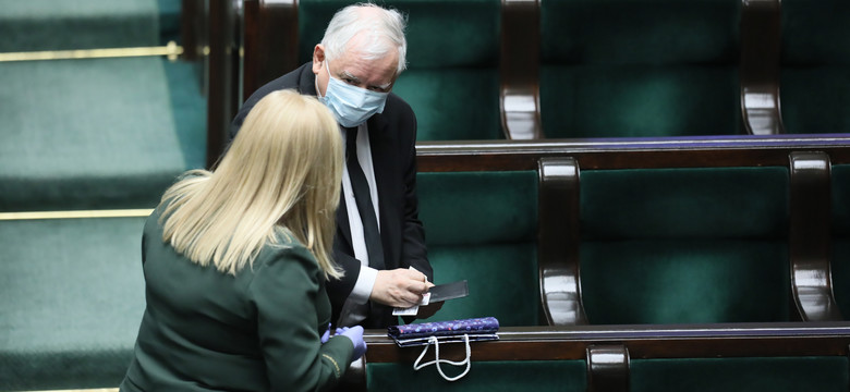 Jarosław Kaczyński otrzymał maseczkę... z kotem. "Bardzo się spodobała"