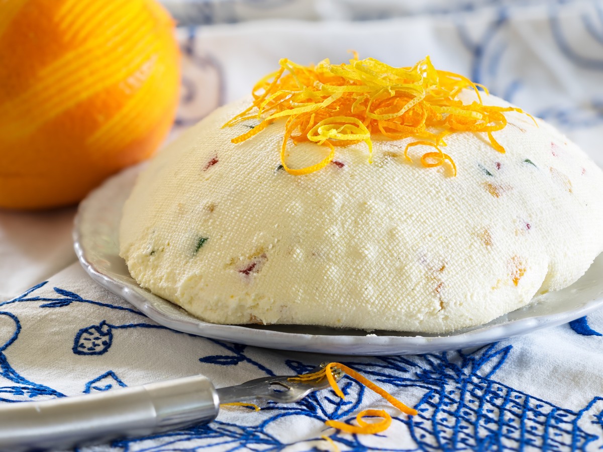 Pascha to pyszny deser, który tradycyjnie przygotowuje się na Wielkanoc