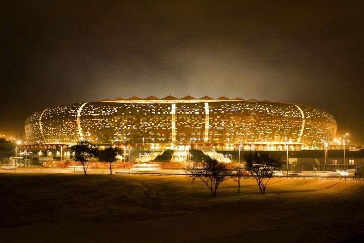 RPA było organizatorem Munidalu w 2010 r., a Johannesburg był jednym z miast-gospodarzy. Budowa stadionu pochłonęła 424 mln USD.

Na zdjęciu: Stadion piłkarski w Johannesburgu