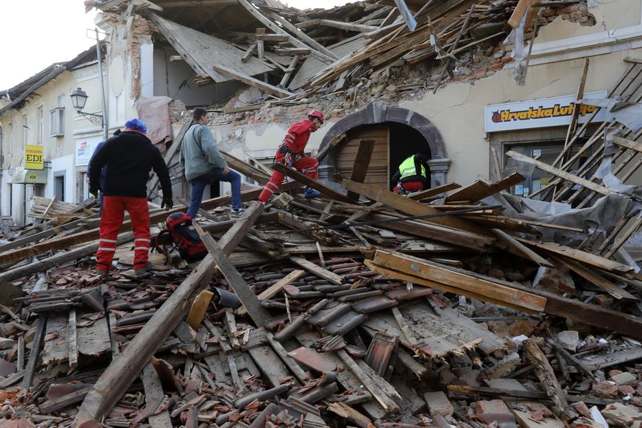 Házak dőltek össze Zágráb környékén, ahol heten meg is haltak a keddi földrengés miatt / MTI EPA Antonia Bar