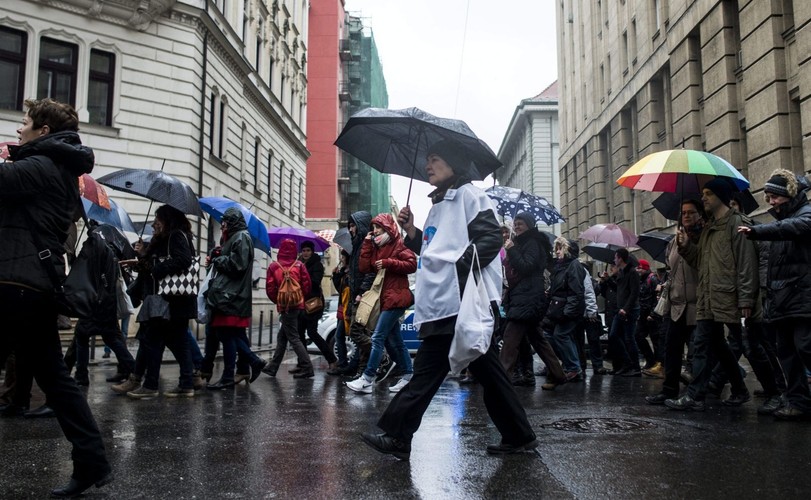 WIELKA MANIFSTACJA PRZECIW REFORMOM ORBANA