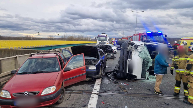 Wypadek czterech samochodów na autostradzie A4