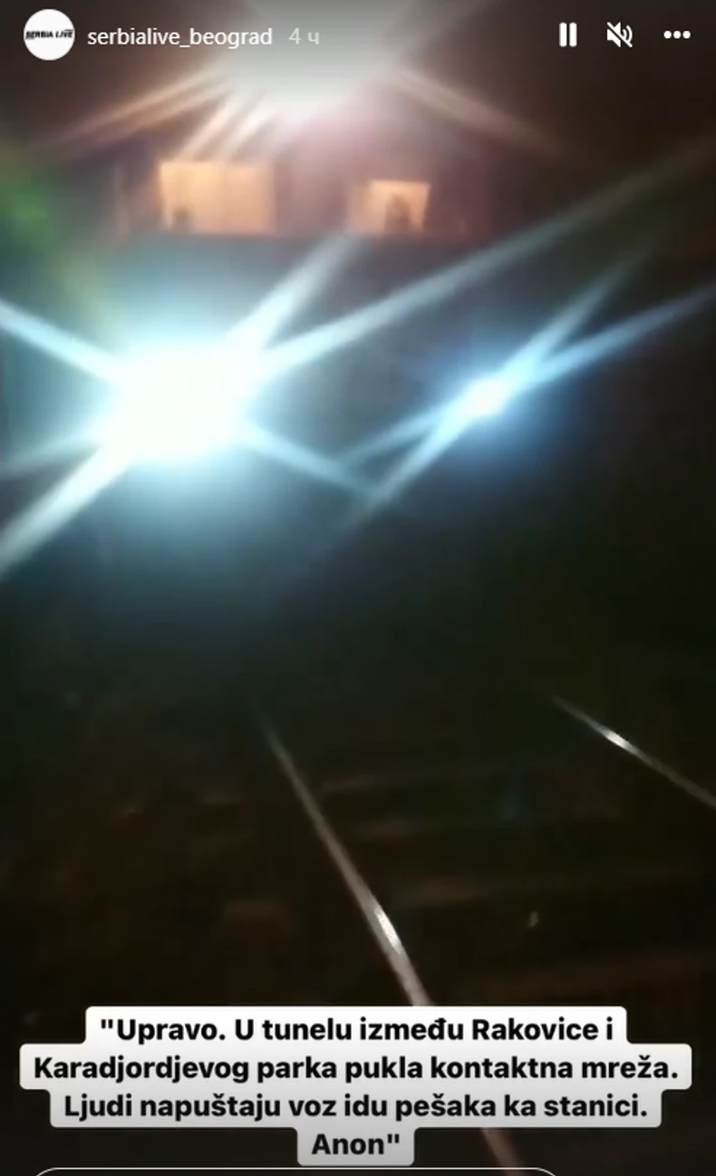 Voz se zaustavio usred tunela