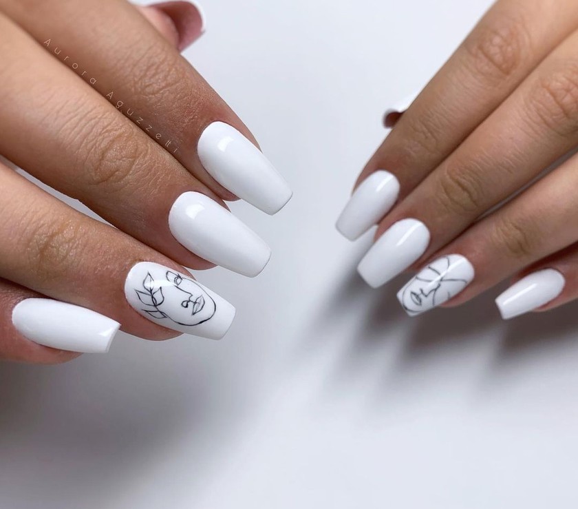 Chez Aurora Aguzzetti, les ongles blancs ont droit à un petit plus question design.
