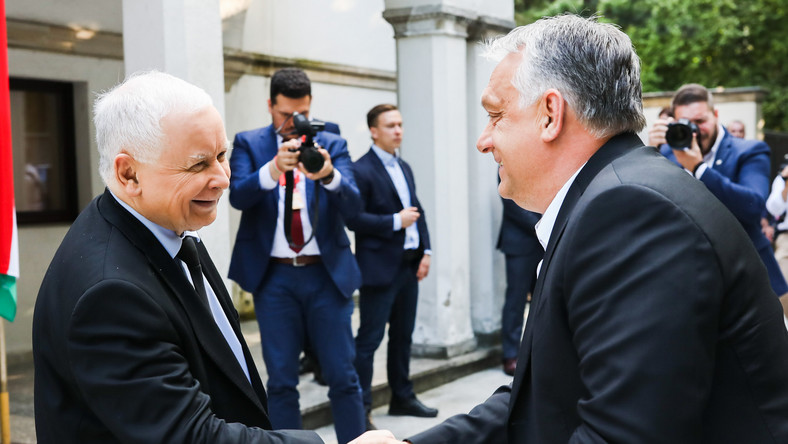 Prezes PiS, wicepremier Jarosław Kaczyński spotkał się z premierem Węgier Viktorem Orbanem - poinformowało Prawo i Sprawiedliwość na Twitterze. Viktor Orban przebywał w środę w Katowicach, gdzie wziął udział w spotkaniu premierów państw Grupy Wyszehradzkiej.