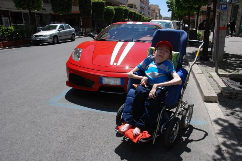 Mateusz Szumański przy Ferrari F430