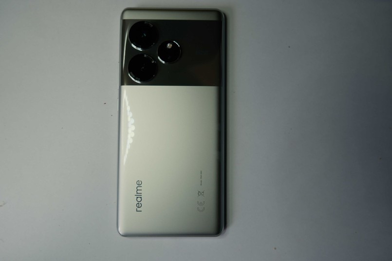 realme GT6