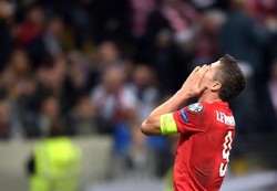 Lewandowski zapomniał, jak się mówi po polsku. "Gdyby heute padał deszcz" WIDEO