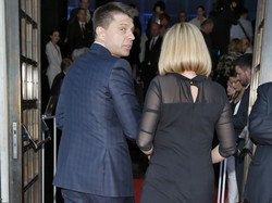 Piękni, zakochani, ale nie do końca wystylizowani... Petru i Schmidt po raz pierwszy oficjalnie razem. FOTO