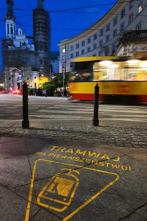 W Warszawie pojawiły się już pierwsze ostrzeżenia o pierwszeństwie tramwajów