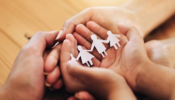 Jakie uprawnienia przysługują pracownikowi z tytułu adopcji dziecka