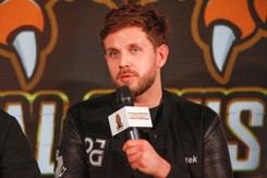 Królikowski martwi się o matkę: Nie pozwolę, by ktoś ją tak ranił