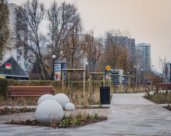 Nowy park w Warszawie. Powstał tuż przy stacji metra