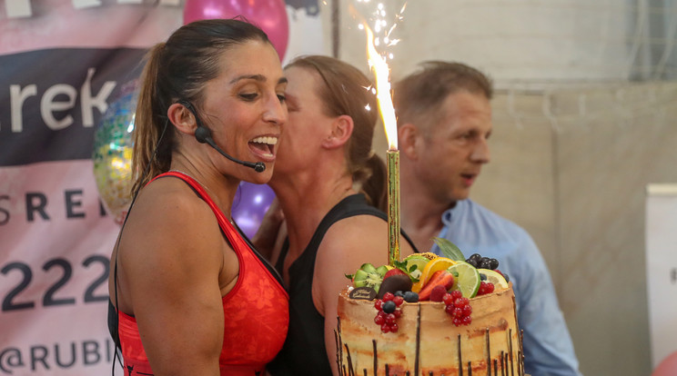 Így ünnepelte születésnapját Rubint Réka Alakreform edzésen / Fotó: Zsolnai Péter