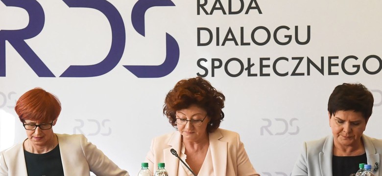 Rozmowy z nauczycielami przesunięte na godz 16. Związkowcy: Zeszliśmy z oczekiwania 1000 złotych podwyżki