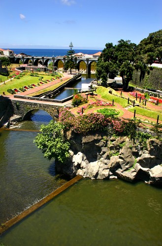 Ribeira Grande niezwykłe urokliwe miasto położone na wyspie Sao Miguel.