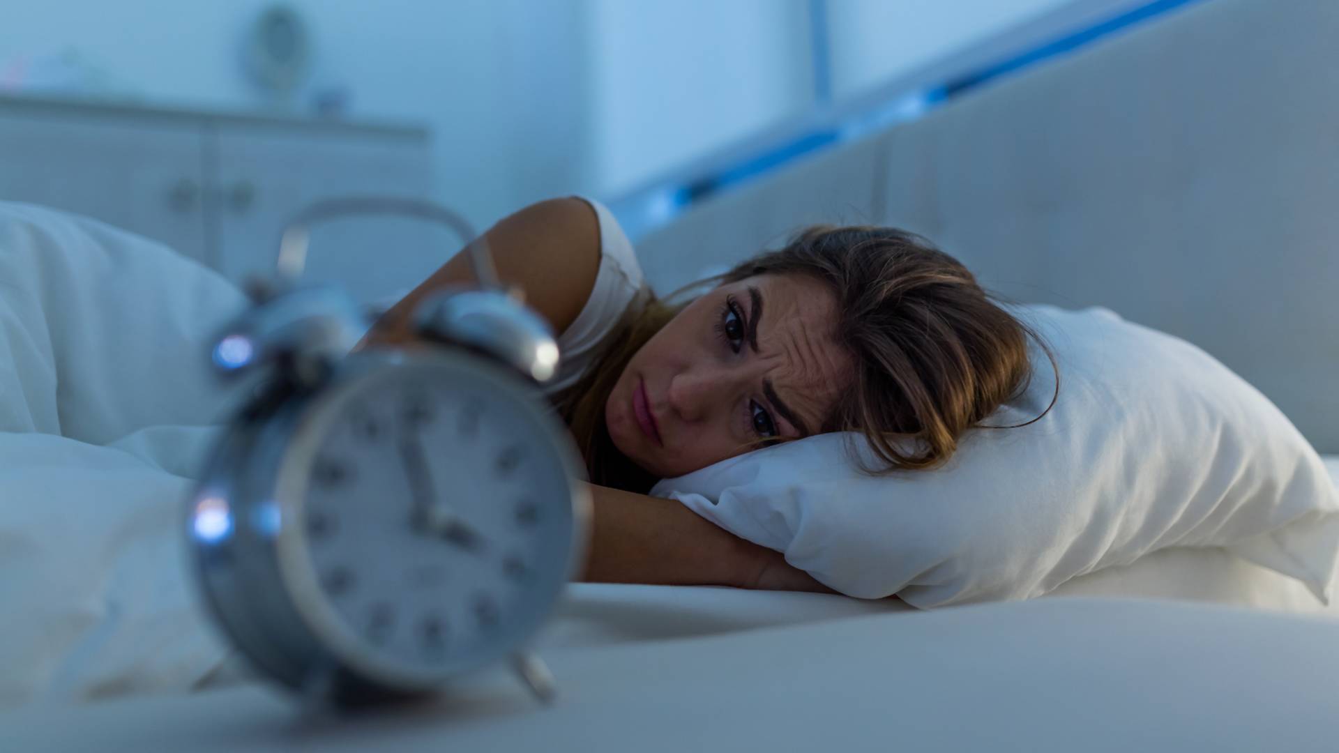 Vyvoláva v tebe zvonenie budíka úzkosť? Tipy na ranné vstávanie ti pomôžu prekonať nepríjemné pocity