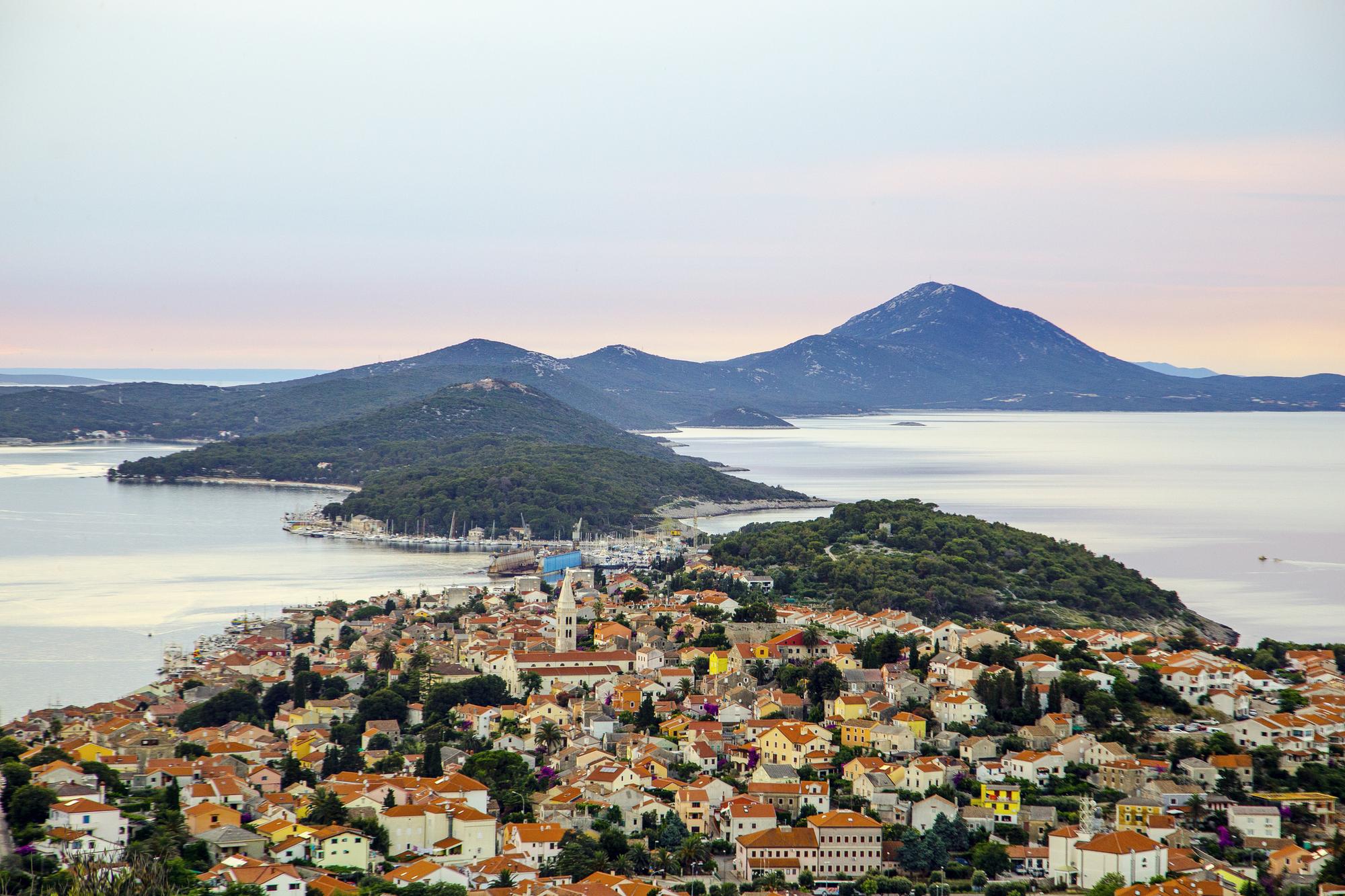 Chorvátske mesto Mali Lošinj (ilustračné foto).