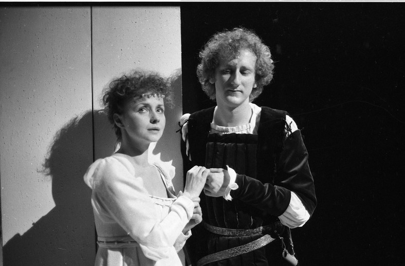 Joanna Szczepkowska i Piotr Kozłowski w spektaklu "Romeo i Julia" w Teatrze Powszechnym w Warszawie (1990)