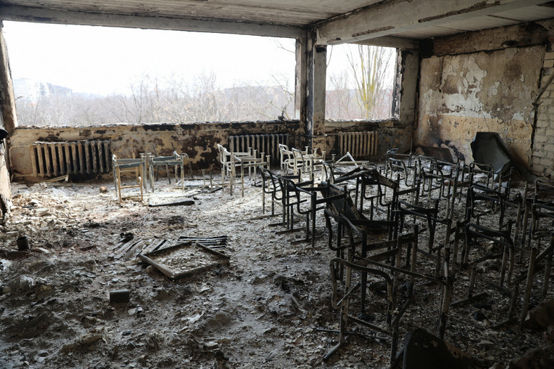 Szkoła w Mariupolu po bombardowaniu