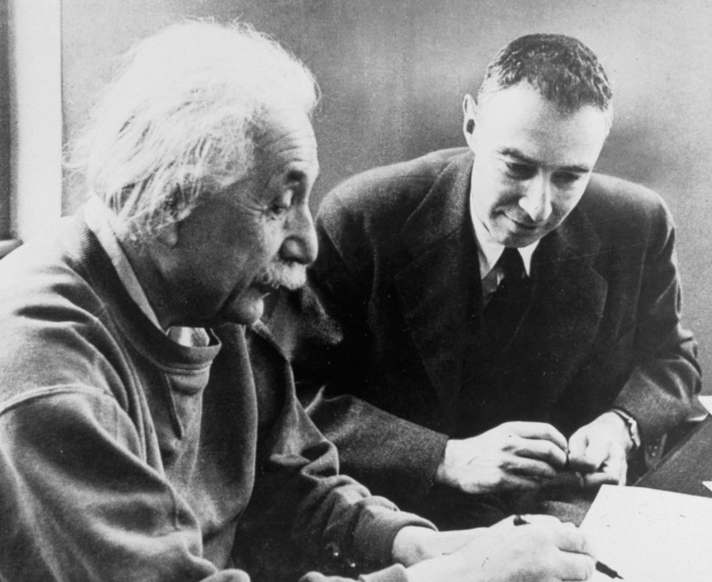Albert Einstein i J. Robert Oppenheimer w Institute for Advanced Study