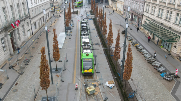 W ostatnich dniach robotnicy spieszyli się, by jak najprędzej oddać poznaniakom do użytku przejazd od ul. Piekary, przez ul. św. Marcin i Al. Marcinkowskiego, do ul. Solnej.