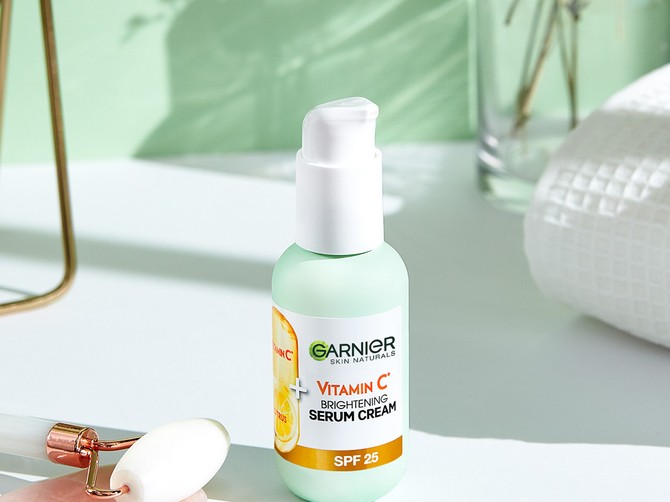 Garnier vitamin C 2u1 serum-krema za blistavu kožu SPF 25 