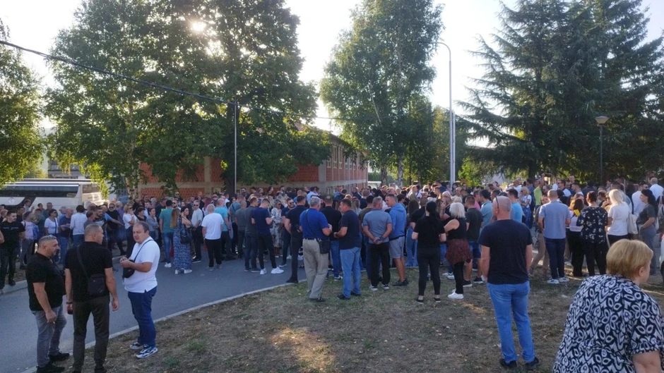 Srbi već sedam dana ne mogu da se vrate na svoja radna mesta u opštinu Kosovska Mitrovica
