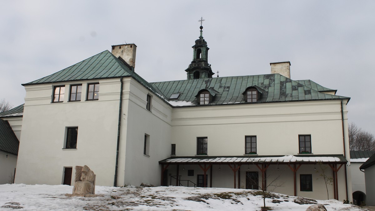 Marsz pamięci, uroczysta msza święta w intencji ojczyzny, salwa honorowa i apel pamięci. Tak w skrócie będą wyglądały obchody 155. rocznicy wybuchu Powstania Styczniowego, które jutro odbędą w klasztorze Pallotynów na kieleckiej Karczówce.