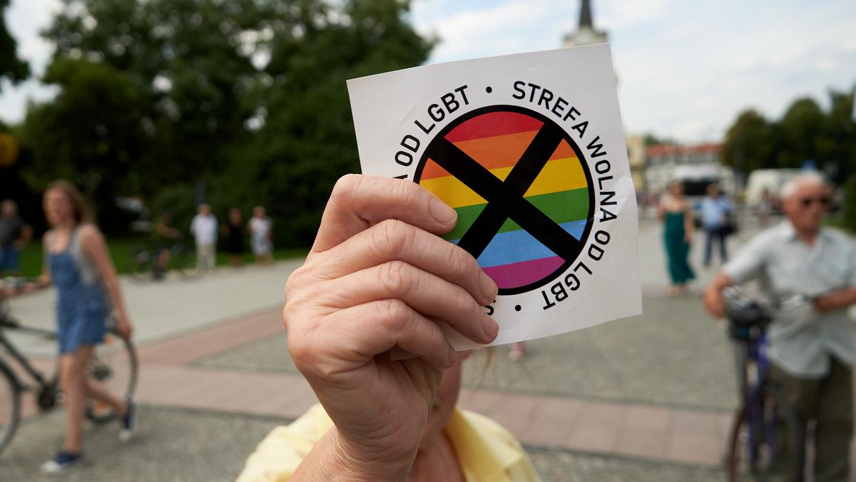 Samorządy wycofują się z uchwał przeciwko „ideologii LGBT